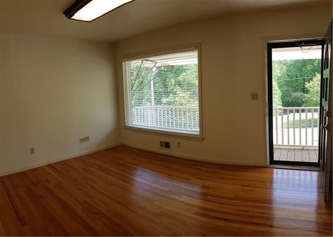 Building Photo - 3662 Rock Springs Dr