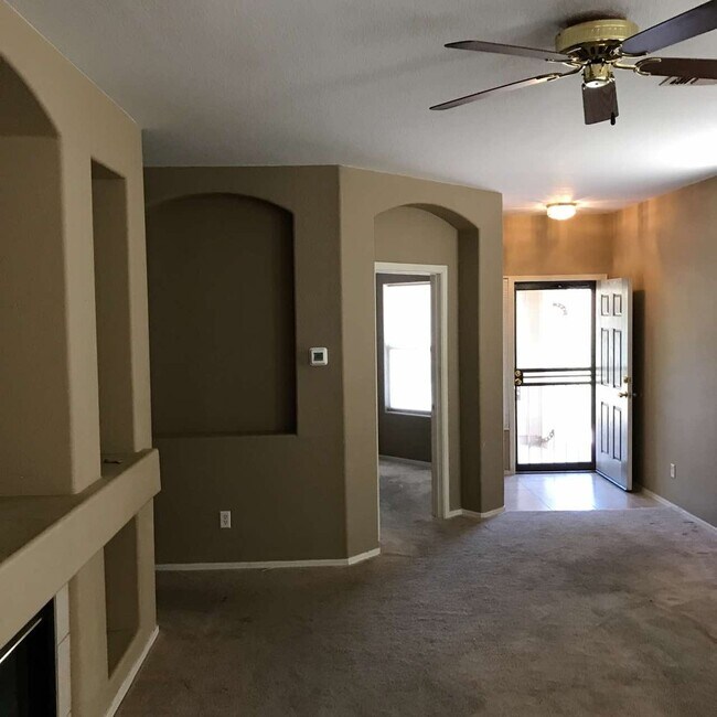 Building Photo - 14149 W Weldon Ave