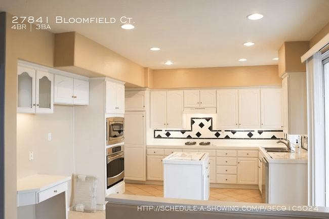 Building Photo - 27841 Bloomfield Ct
