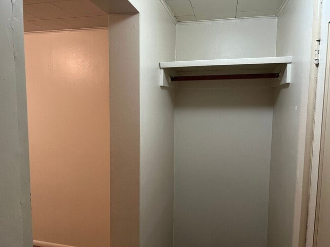 Building Photo - Upstairs 1 bedroom apartment with garage!