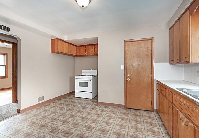 Building Photo - 4633 Warner Rd