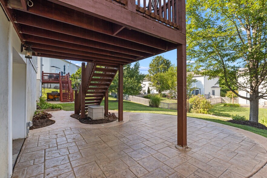 Building Photo - 576 Donna Marie Dr