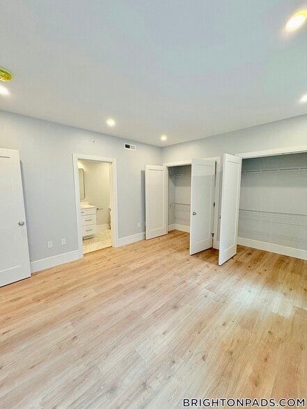 Building Photo - 124 Kenrick St