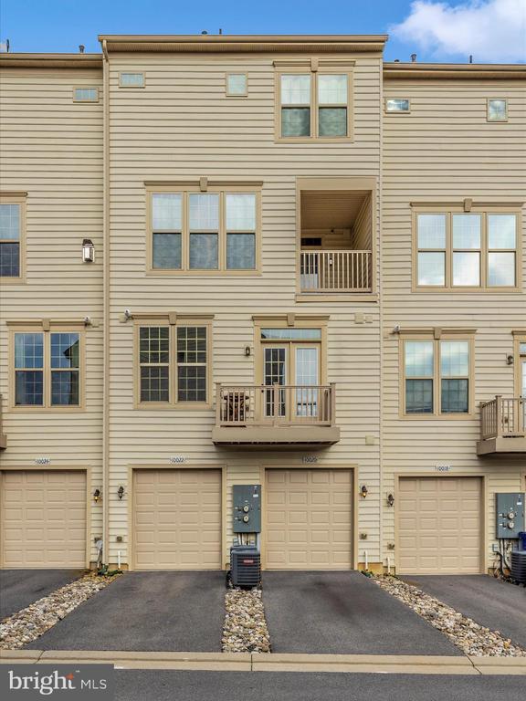 Building Photo - 10020 Beerse St