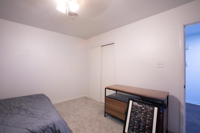 Building Photo - 5426 9th St