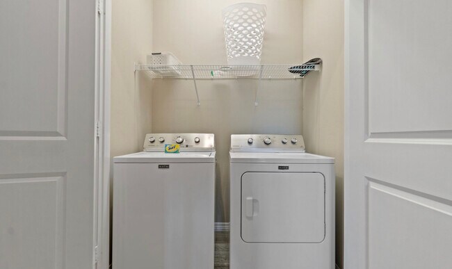 Building Photo - 6598 Carlinga Dr
