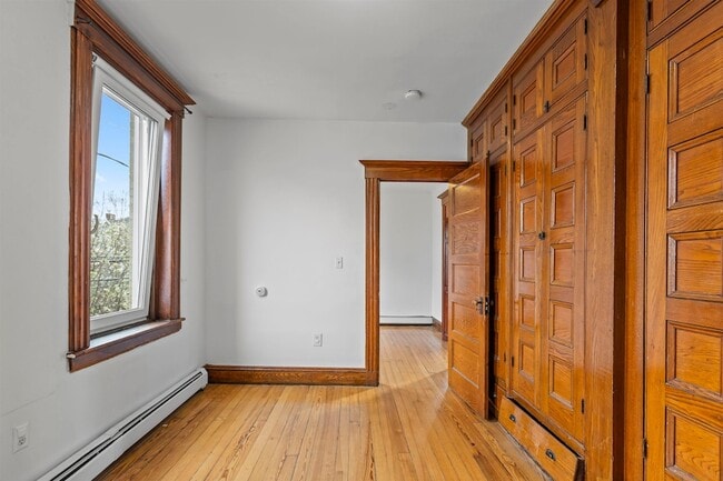 Building Photo - 201 19th St