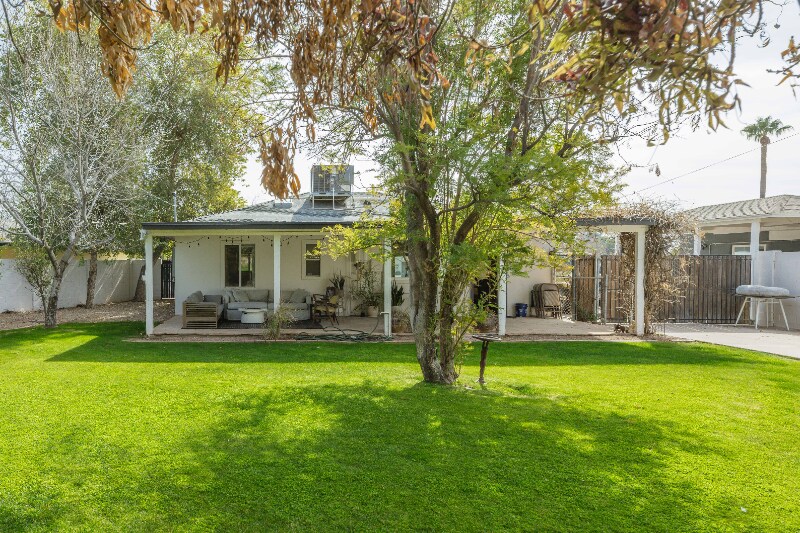 Building Photo - 1326 W Roma Ave