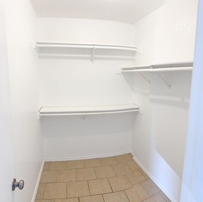 Building Photo - Available 7/21/2025 Beautiful 1 story, 4 b...