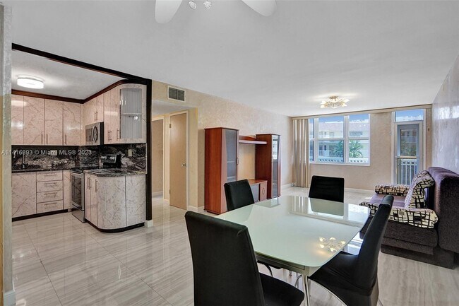 Building Photo - 1913 S Ocean Dr