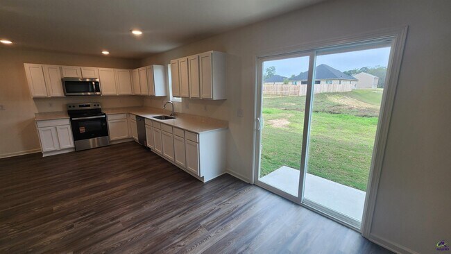 Building Photo - 502 Liberty Hall Dr