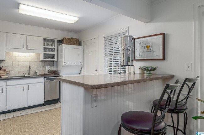 Building Photo - 1745 Jack Warner Pkwy