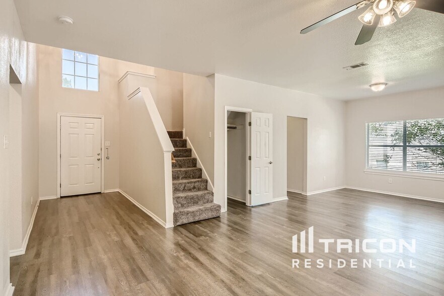 Building Photo - 5924 Woodoak Dr