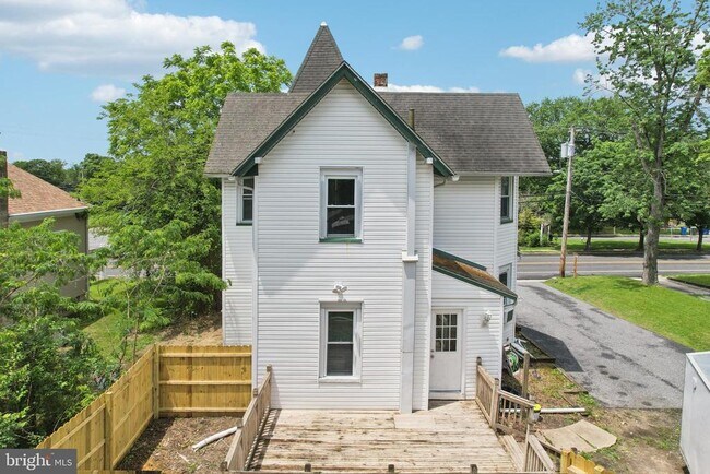 Building Photo - 134 S Main St