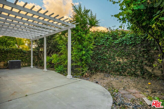 Building Photo - 24130 Tango Dr