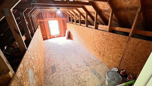 Building Photo - Available NOW! Stunning 4-Bedroom Home in ...