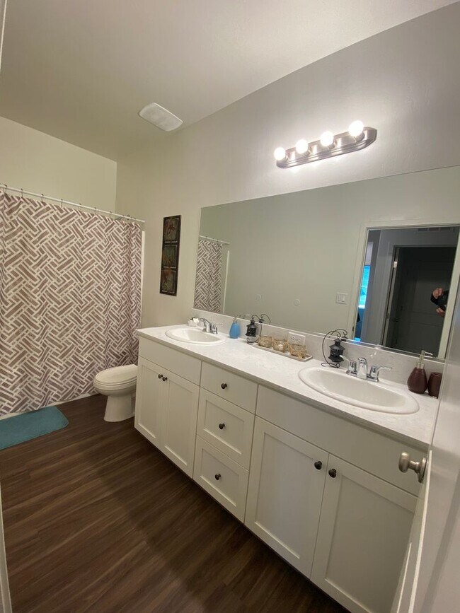 Building Photo - Welcome to the Best Deal in Town. Fully furnished 4 BD 2 BA house on a corner lot