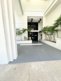 Building Photo - Rarely available corner end 2 bed 2 bath u...