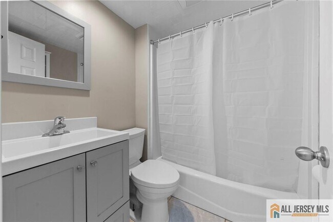 Building Photo - 34 Maple Ave