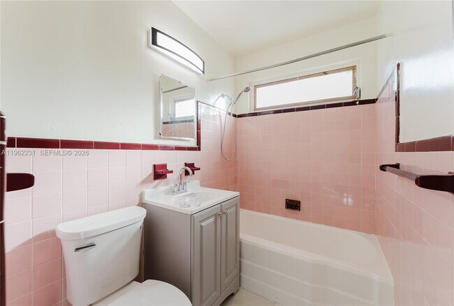 Building Photo - 1621 S 16th Ave