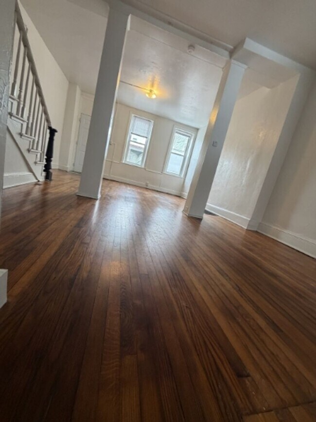 Building Photo - AVAILABLE FOR SHOWING 3!!! BR/1 BA. Promotion - $500 off first month rent!!