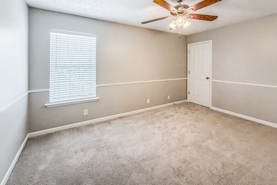 Building Photo - 7835 Rainey Dr
