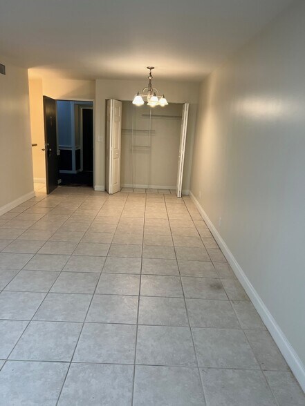 Building Photo - 3115 Oakland Shores Dr