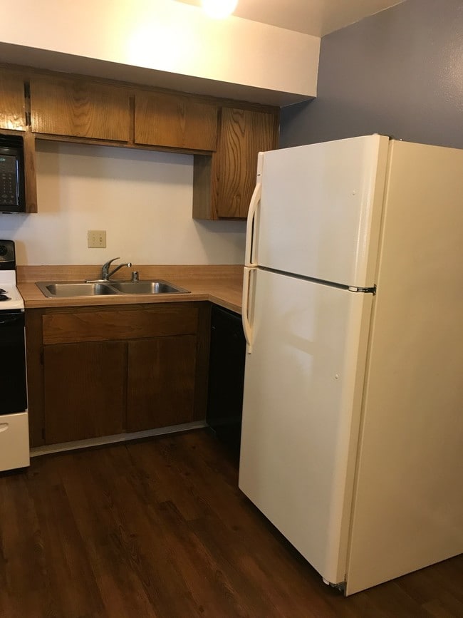 Building Photo - Welcome to Laurelwood Oaks – Comfortable Living in a Beautiful Community