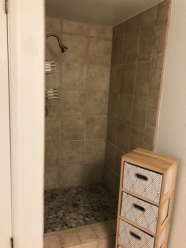 Building Photo - Upscale condo located in gated Community!