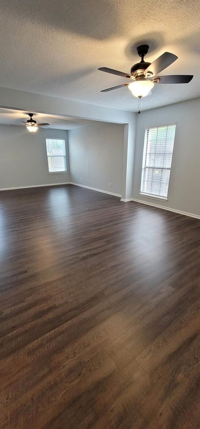 Building Photo - 9614 Charter Ridge Dr