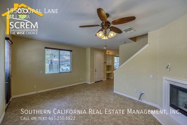 Building Photo - Two Bedroom Townhome in Santa Clarita