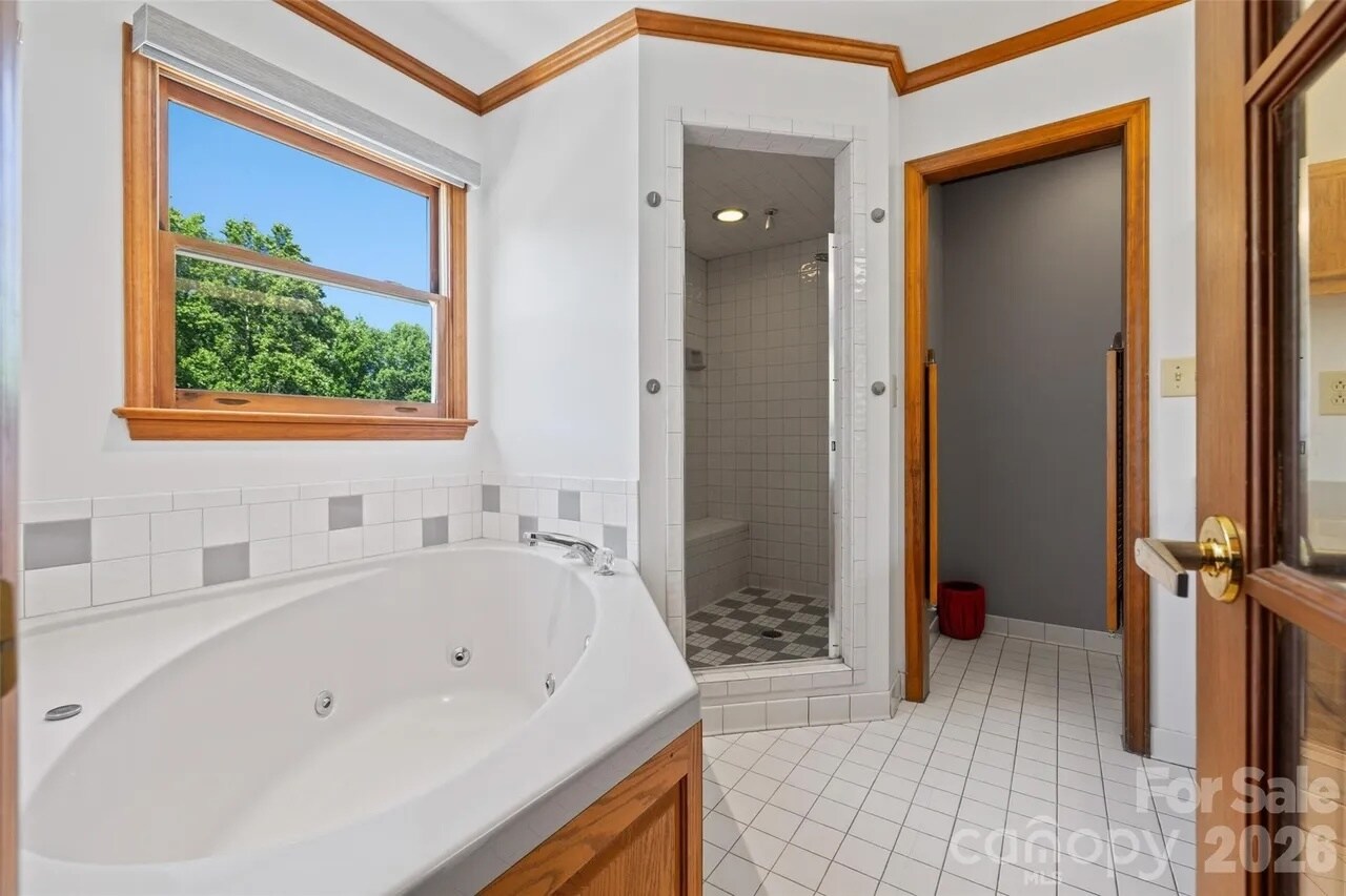 Building Photo - 3010 Eaker Dr