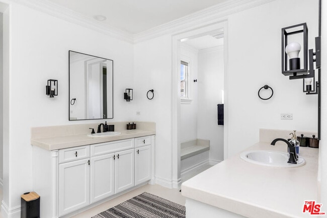 Building Photo - 25490 Prado De Las Bellotas