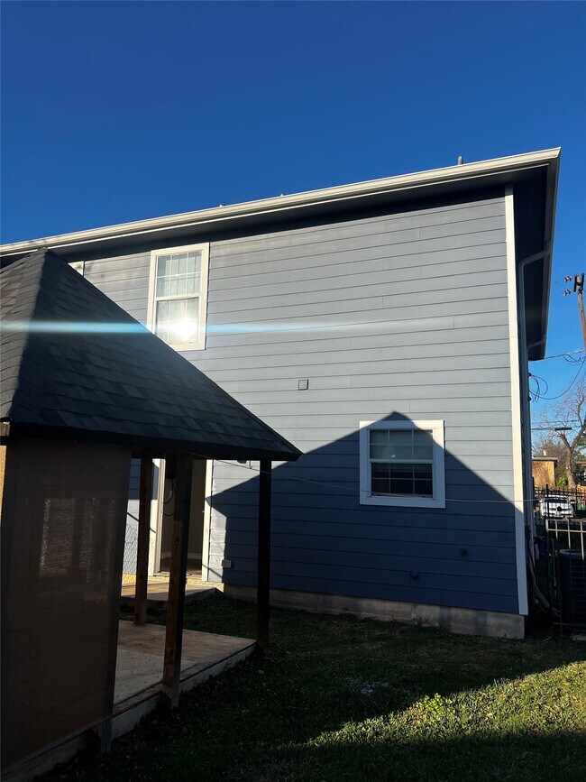 Building Photo - 6514b Culmore Dr