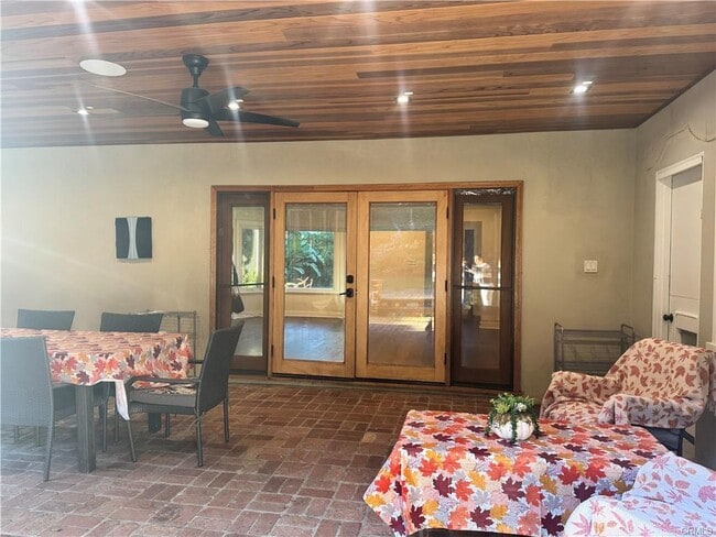 Building Photo - 2248 E Chevy Chase Dr