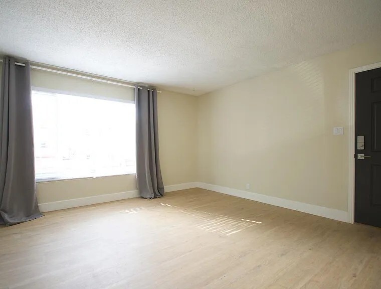 Building Photo - 650 S 8th St