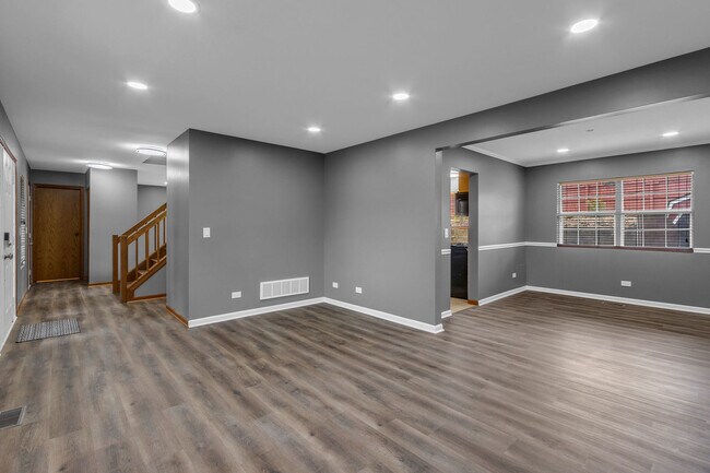 Building Photo - 2S601 River Oaks Dr
