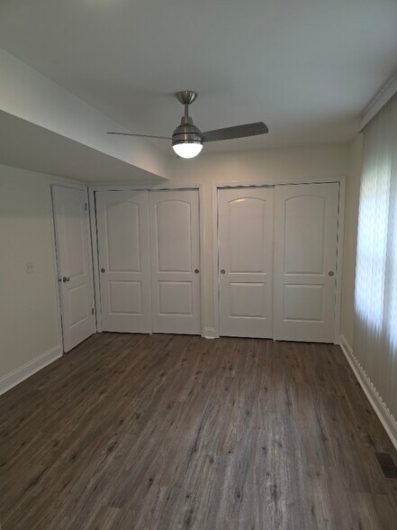 Building Photo - 826 E Capri Dr