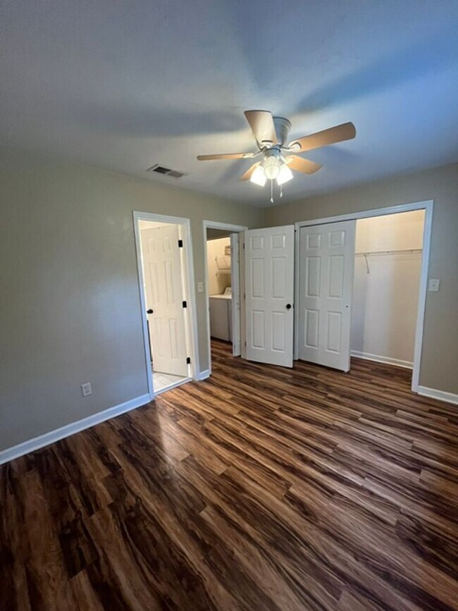 Building Photo - 1569 Jacks Dr