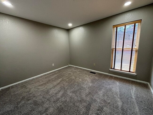 Building Photo - 1302 Briar Creek Rd
