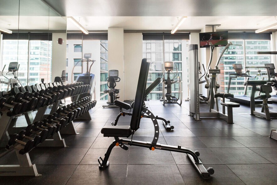 Building Photo - 619 W Randolph St