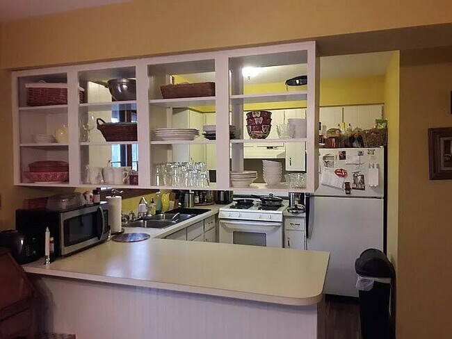 Kitchen - 36 Lilac Ct