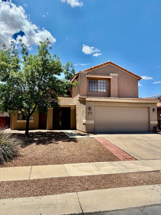 Primary Photo - Charming house with 3 beds and 2 bath is n...