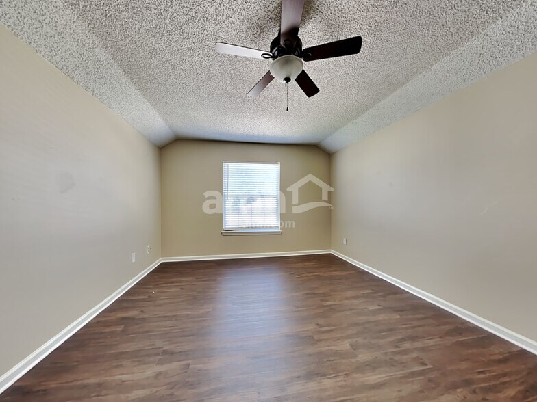 Building Photo - 2523 Sandhaven Ct