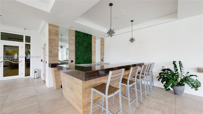 Building Photo - 801 Brickell Key Blvd