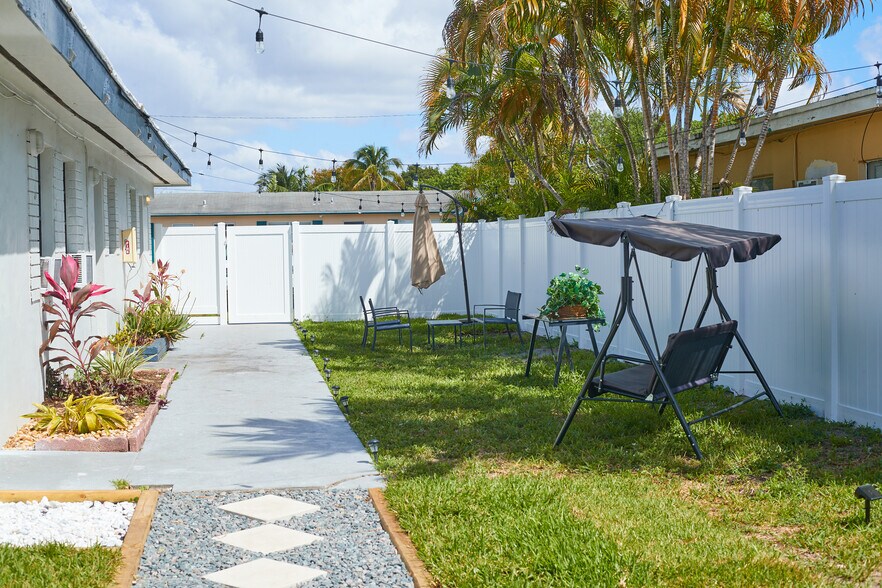 Building Photo - 6036 Polk St