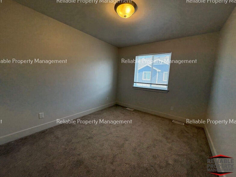 Building Photo - 140 S Emery Ln