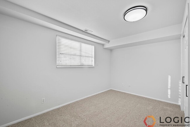 Building Photo - Perfectly Located Apartment in Provo!