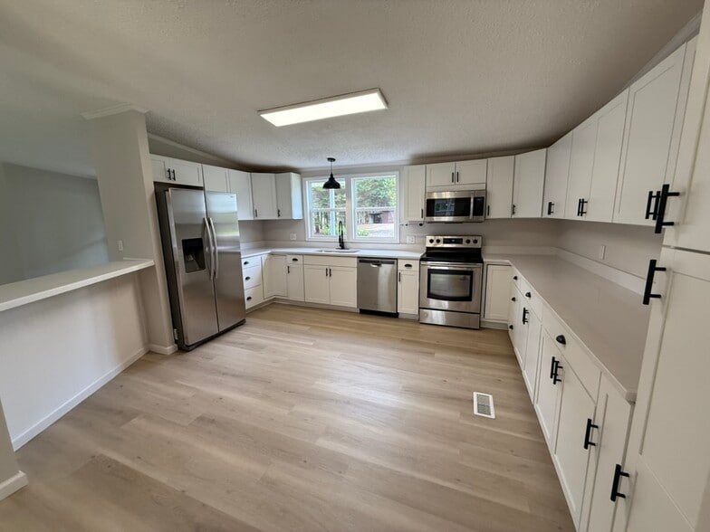 Kitchen - 1489 Kelley Ct
