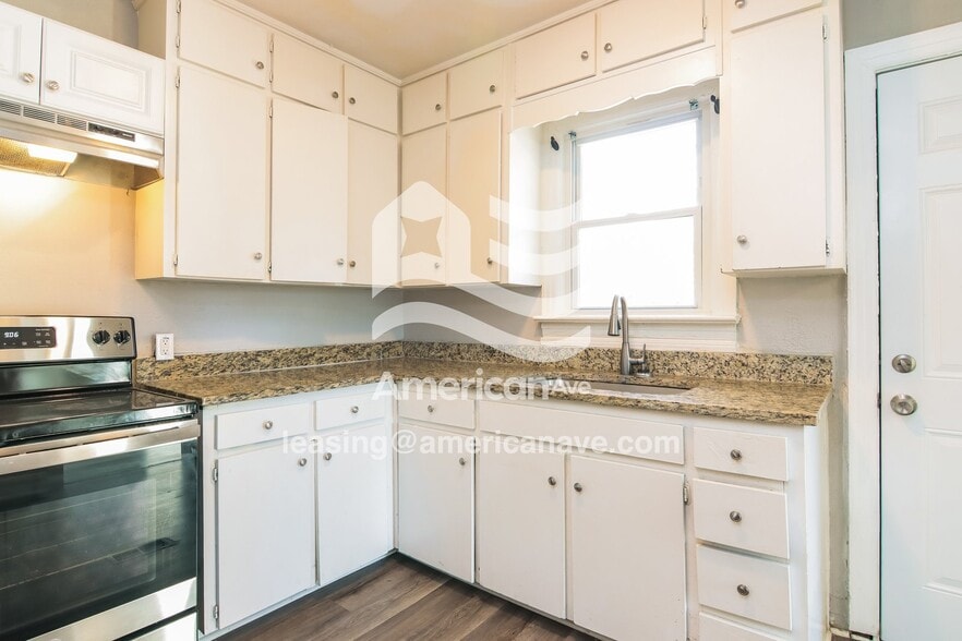 Building Photo - 2207 Heard St